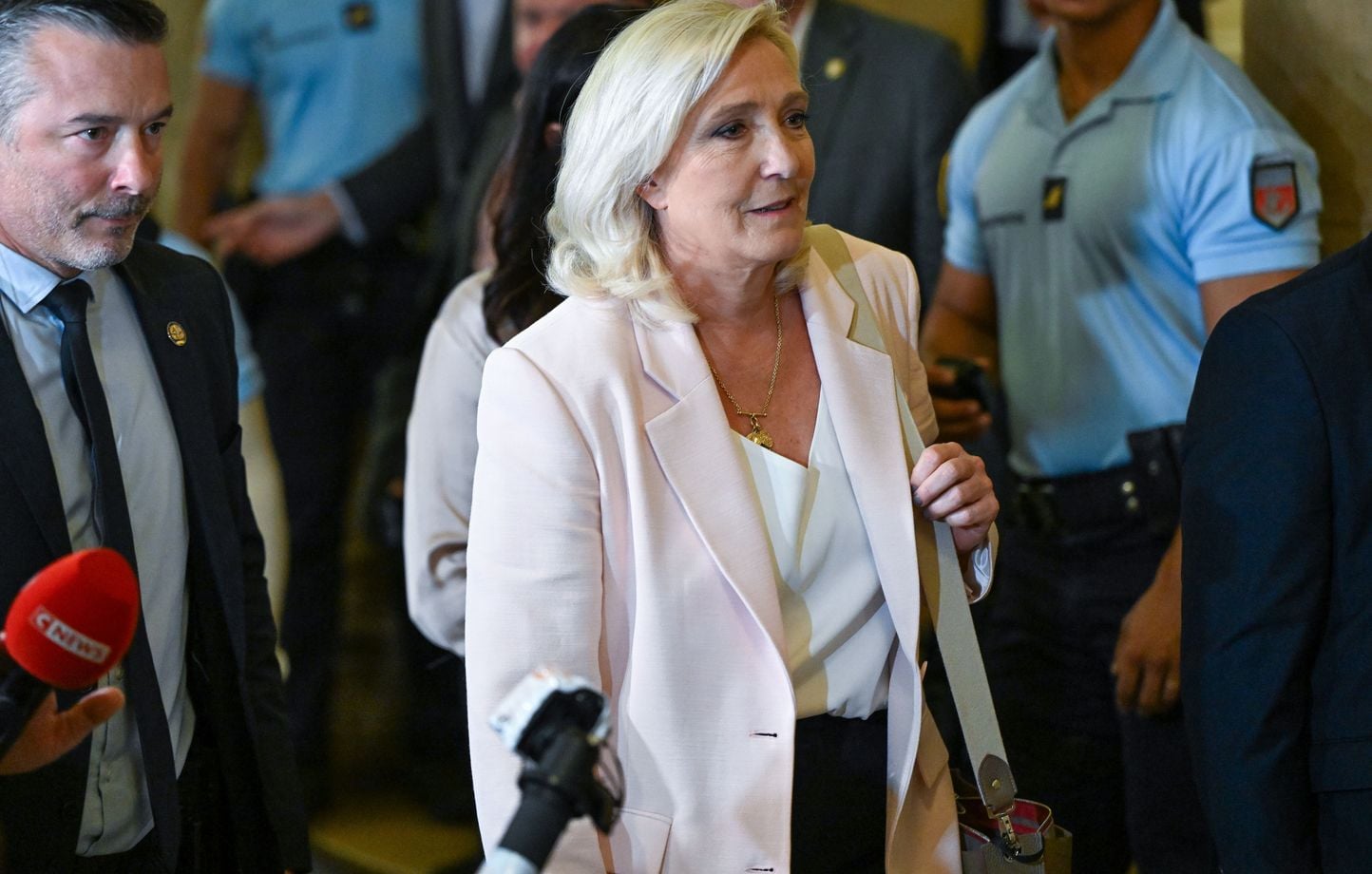 ¿Será Marine Le Pen candidata bajo un brazalete electrónico? El nuevo dilema de la RN ¿Será Marine Le Pen candidata bajo un brazalete electrónico? El nuevo dilema de la RN